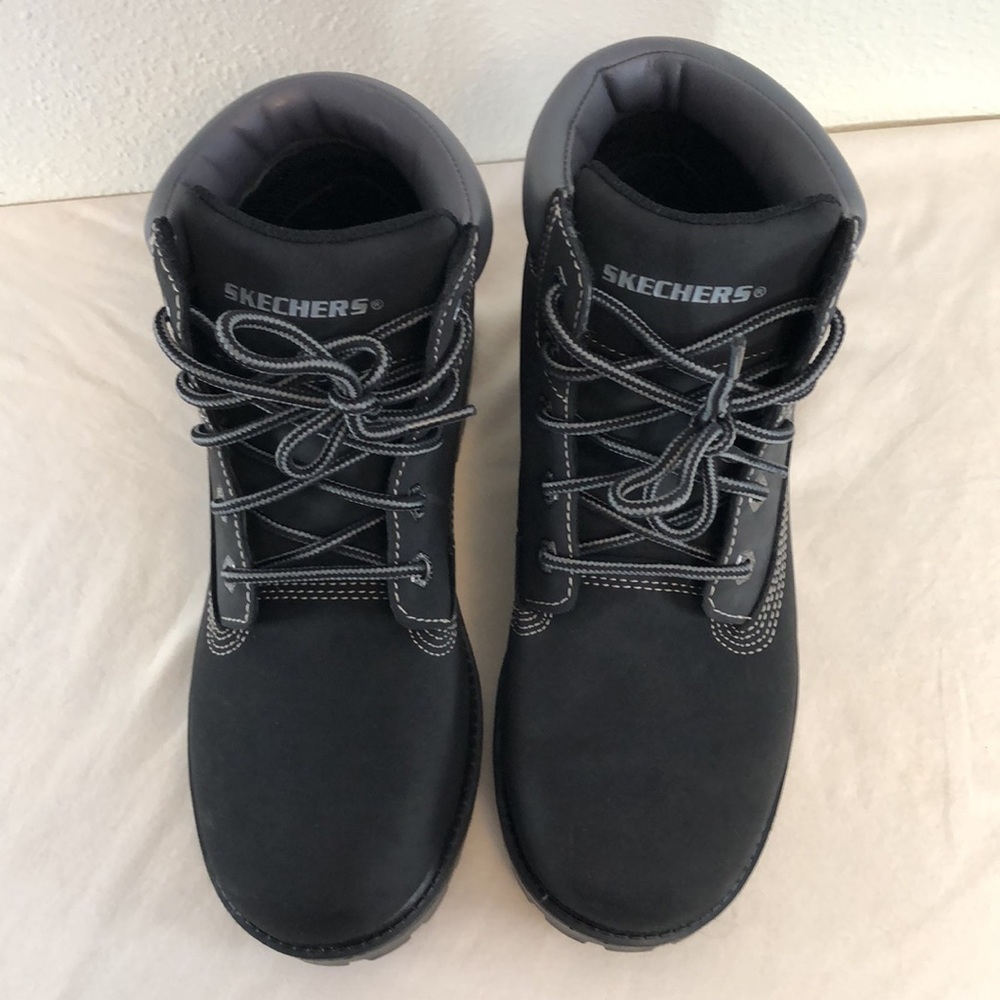 Sketchers boots size 4.5 SN 405656L Black NWOT Black Youth - Picture 3 of 10